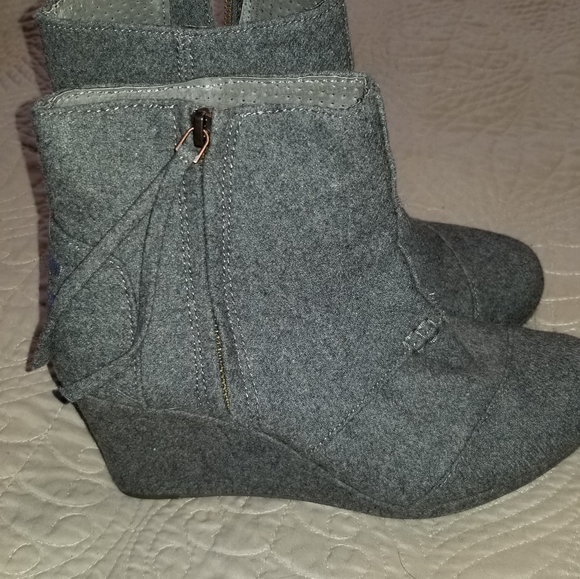 Tom's wedge booties - Picture 2 of 2